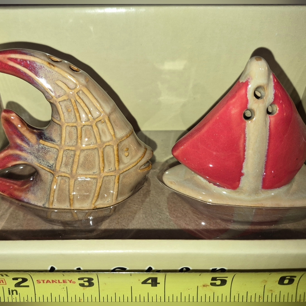 NWat's Mary Rich Company Fish & Sailboat Salt & Pepper Shakers - Picture 2 of 5
